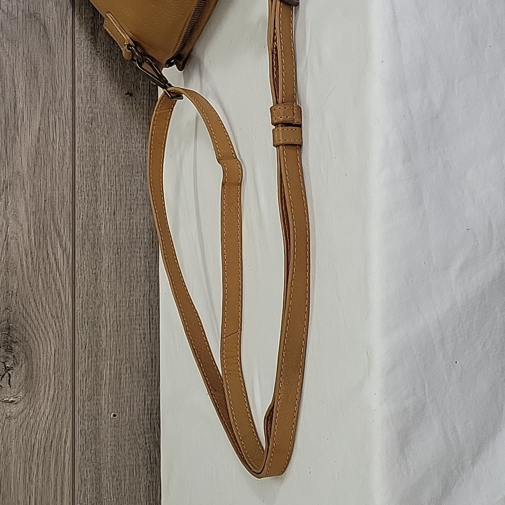 Lucky Brand Tan Leather Crossbody Bag - Picture 6 of 13